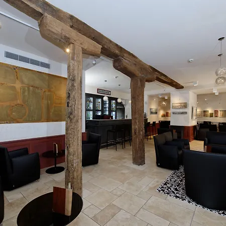 Chateau De Pizay 4* Бельвиль-сюр-Саон