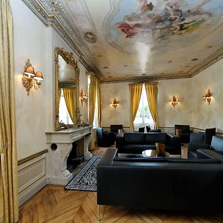 Отель Chateau De Pizay 4*